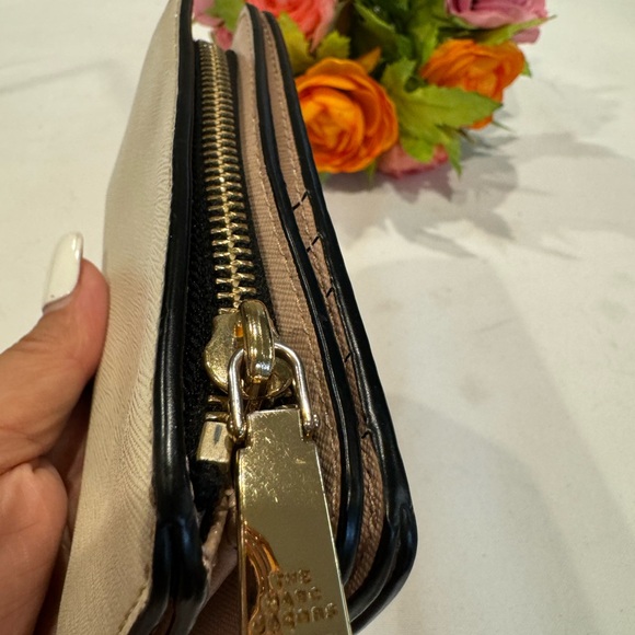 Authentic Marc Jacob’s compact wallet - Picture 12 of 13